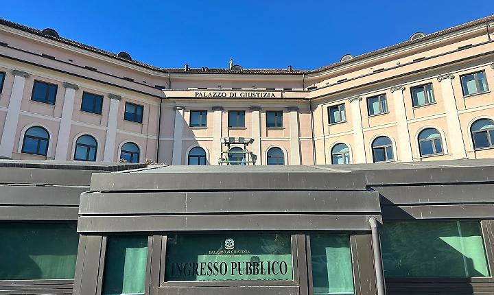 Accusato di aver ridotto in schiavit&ugrave; la figlia della compagna, non serve la perizia psichiatrica