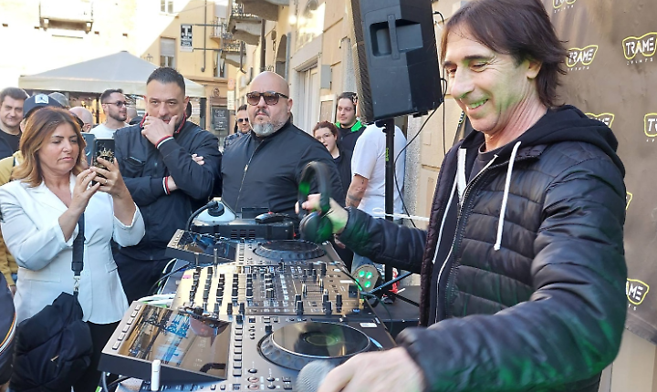 Fargetta: due ore alla consolle tra successi anni &lsquo;90 e brani recenti