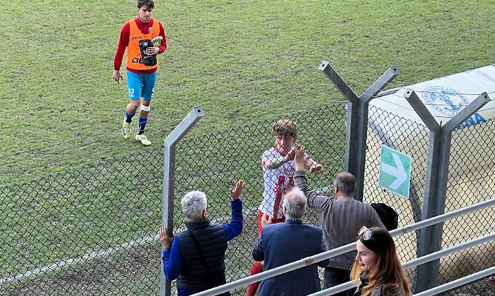 Mazzucco esulta con la dirigenza 