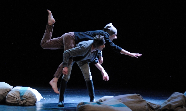Il Gatto con gli stivali sul palco del Teatro Balbo di Canelli