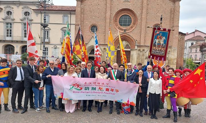 Il nuovo Console Generale della Cina a Milano, Zhang Chenggang, sceglie la citt&agrave; del Palio per il suo primo impegno istituzionale