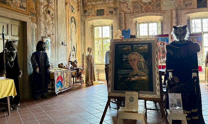 A Castell&rsquo;Alfero inaugurata la mostra &ldquo;Tra allegoria e araldica&rdquo;