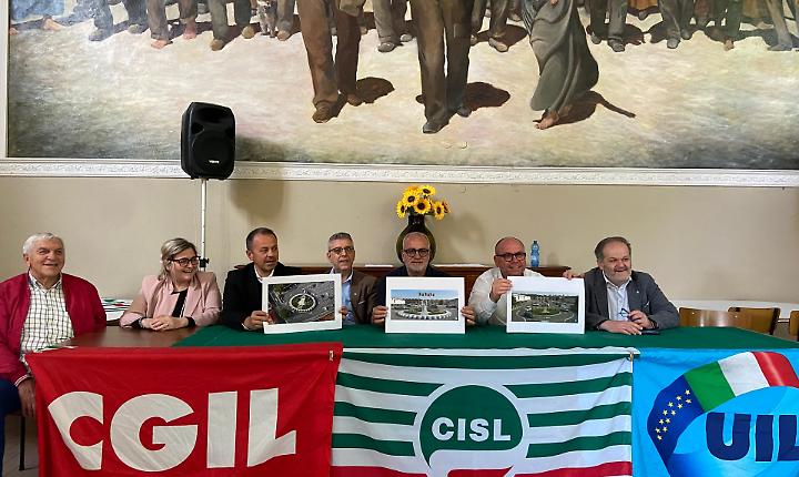 Il cippo dei caduti della Way Assauto da spazio chiuso a simbolo pubblico della memoria