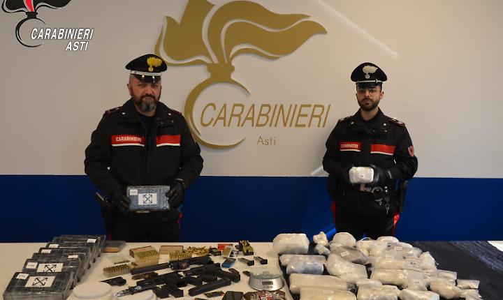 Trovato un deposito con 22 kg di cocaina e armi clandestine