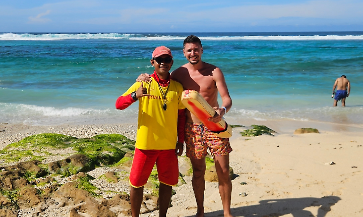 La gentilezza &egrave; una scelta: da Asti a Bali, il coraggio che salva vite