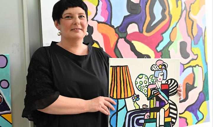 &ldquo;Lo specchio dell&rsquo;anima&rdquo;: il colore protagonista nelle opere di Narcisa Lungu