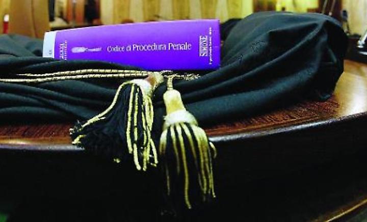 Gli avvocati: &laquo;La piazza non pu&ograve; farsi giustizia da sola, tentativo di linciaggio inaccettabile&raquo;