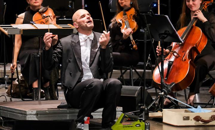 Sconcerto: musica classica in tilt tra gag e improvvisazione