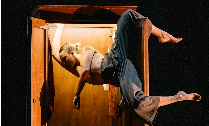 Parte da Asti il tour italiano di &ldquo;Play dead&rdquo; tra acrobazie e teatro fisico
