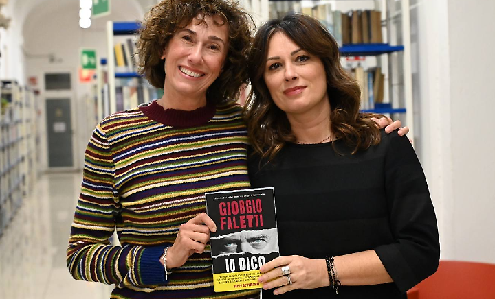 Le frasi memorabili di Giorgio Faletti a Sanremo: Chiara Buratti e Roberta Bellesini presentano "Io dico"