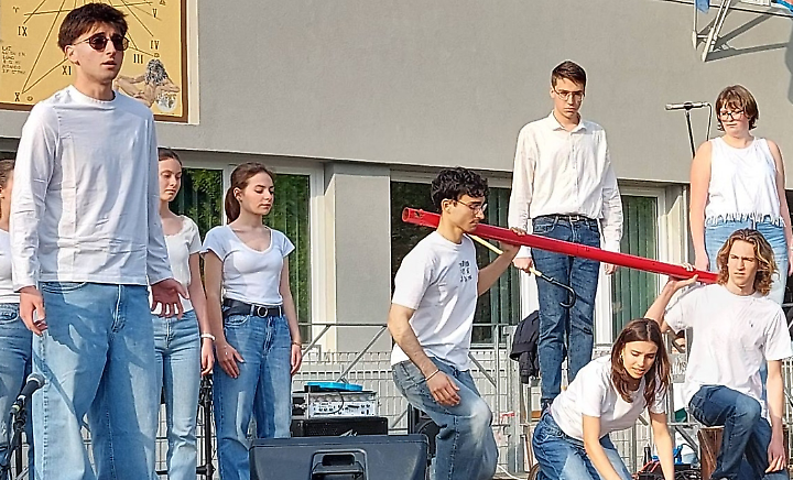 Celebrati i 50 anni del liceo scientifico Vercelli tra conferenze, musica, testimonianze e riflessioni