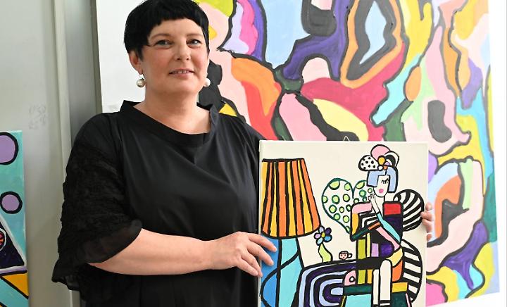 &ldquo;Lo specchio dell&rsquo;anima&rdquo;: il colore protagonista nelle opere di Narcisa Lungu