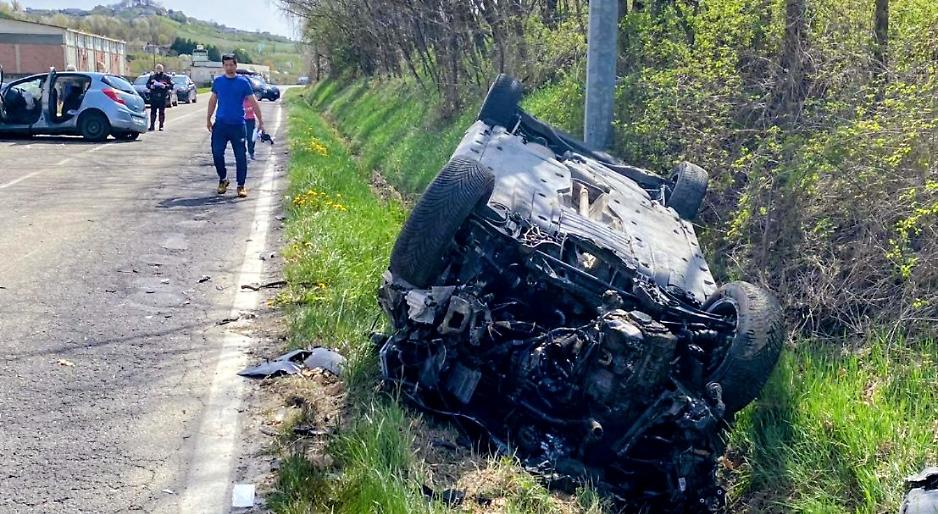 Madre e figlia in volo sull'eliambulanza dopo l'incidente grave