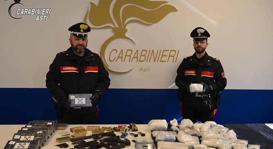 Trovato un deposito con 22 kg di cocaina e armi clandestine