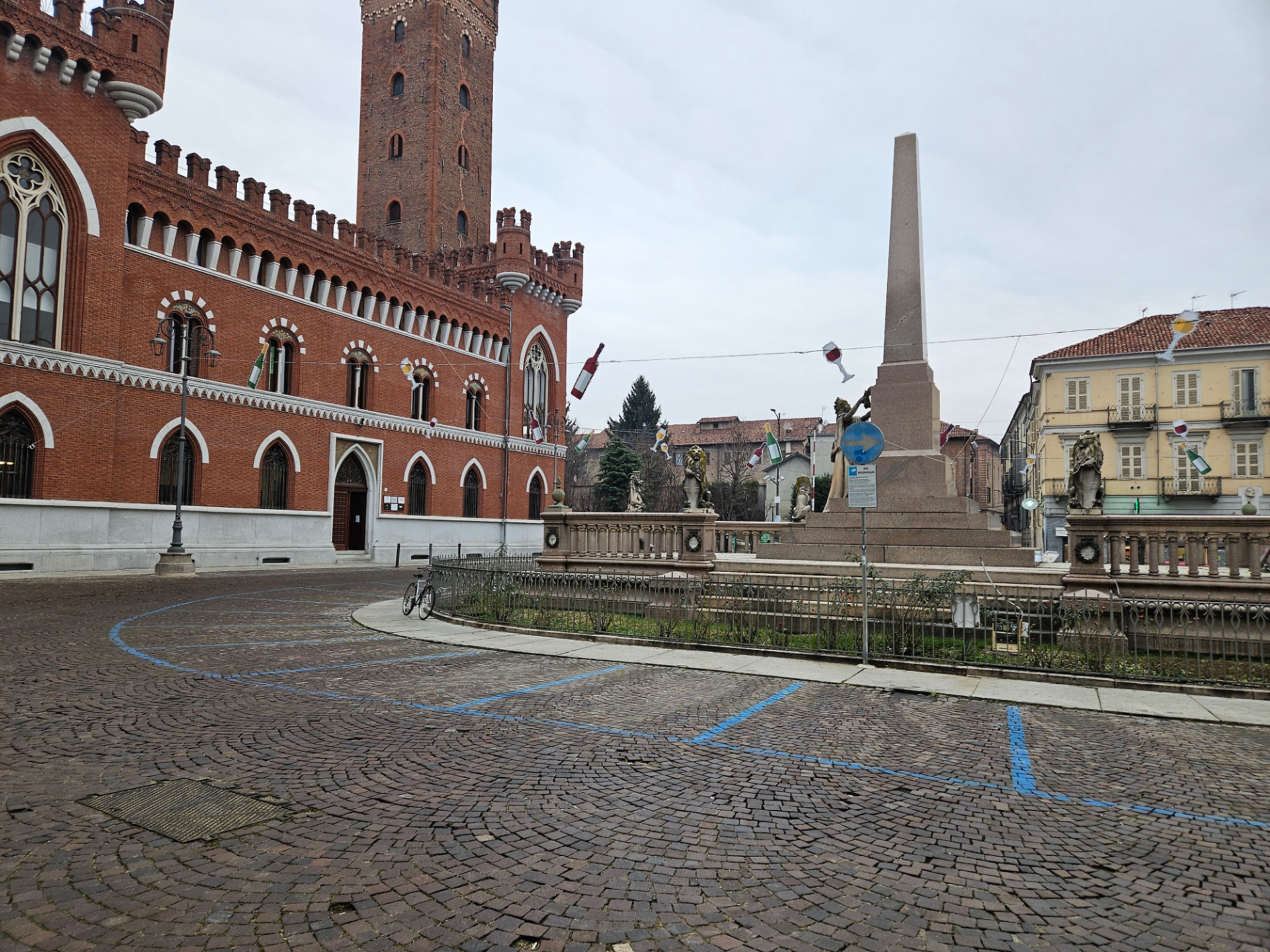 Il parcheggio di piazza Roma vuoto