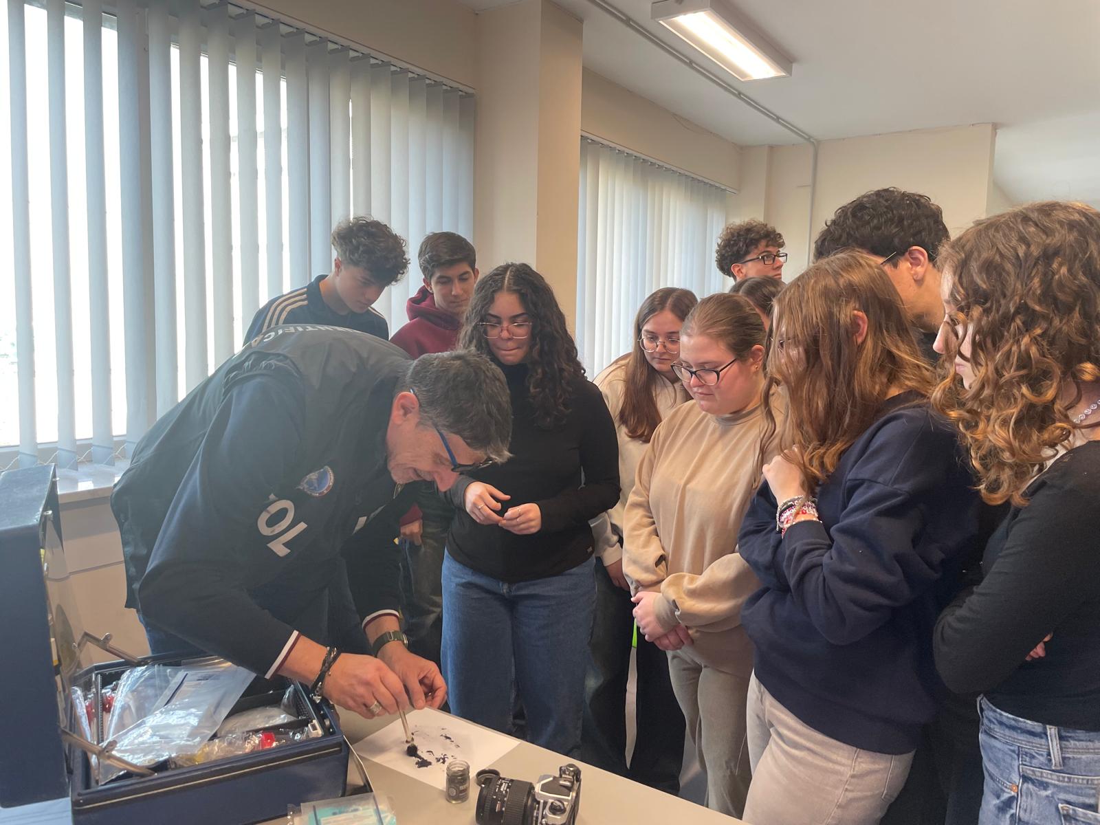 Gli esperti dell'ACAPS al Liceo Scientifico