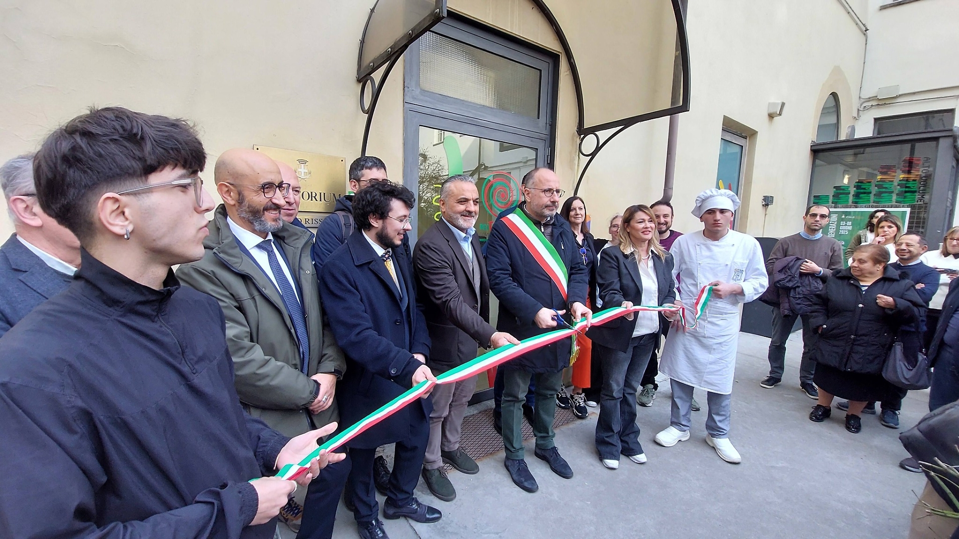 L'inaugurazione di DesTEENazione in via Goltieri