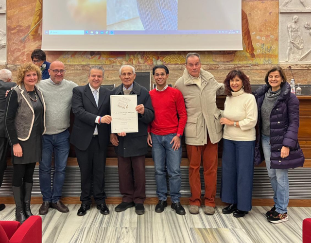 Luigi Lazzarino al centro con l'assessore Origlia