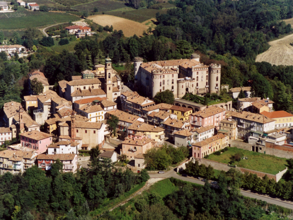 Асти город в Италии. Костильоле-д’Асти. Город Пьемонт Италия. Asti, Piedmont, Италия.