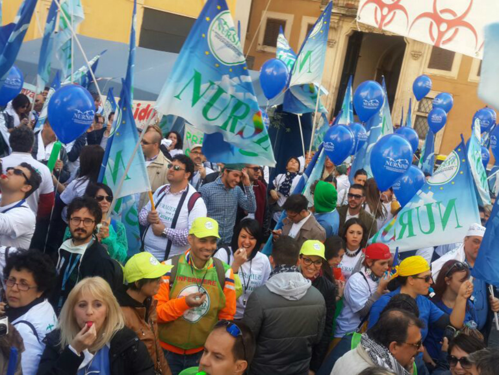 Dopo Gli Infermieri Scioperano I MediciCamici Bianchi A Roma Contro La ...