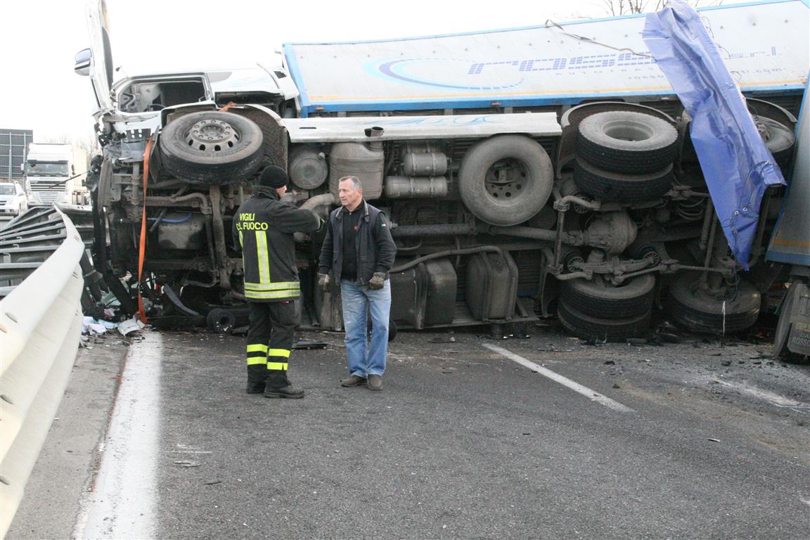 Investito Da Un Collega Il Camionistaucciso Questa Mattina In Tangenziale La Nuova Provincia