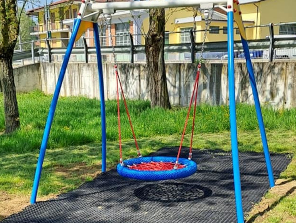 Incisa Scapaccino: le nuove giostrine al parco giochi - La Nuova Provincia