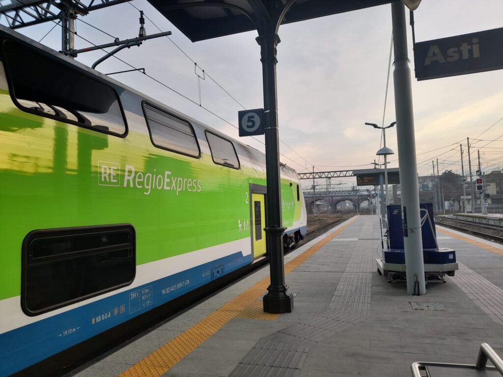 Primi giorni per i nuovi treni Asti Milano Primi giorni per i nuovi treni Asti Milano