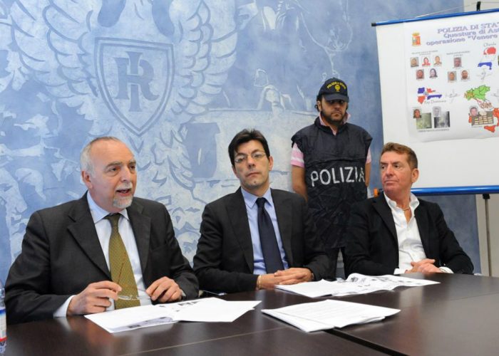 14 arresti per traffico di droga,la "mente" era una oss di Praia