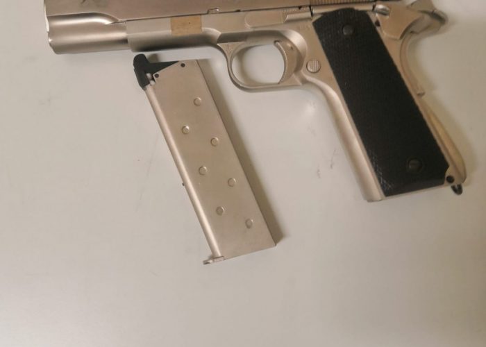 2 pistola asti polizia
