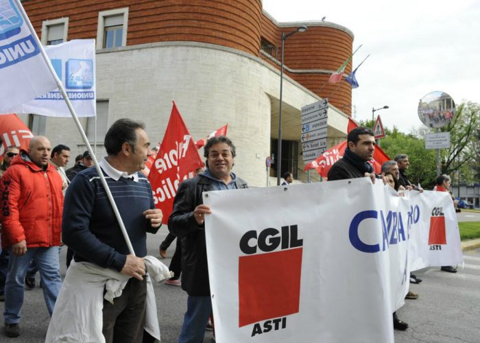 2012 in fotoAprile, fiera, festa e crisi immobiliare