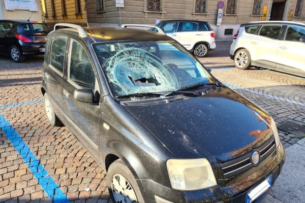 atto vandalico piazza roma
