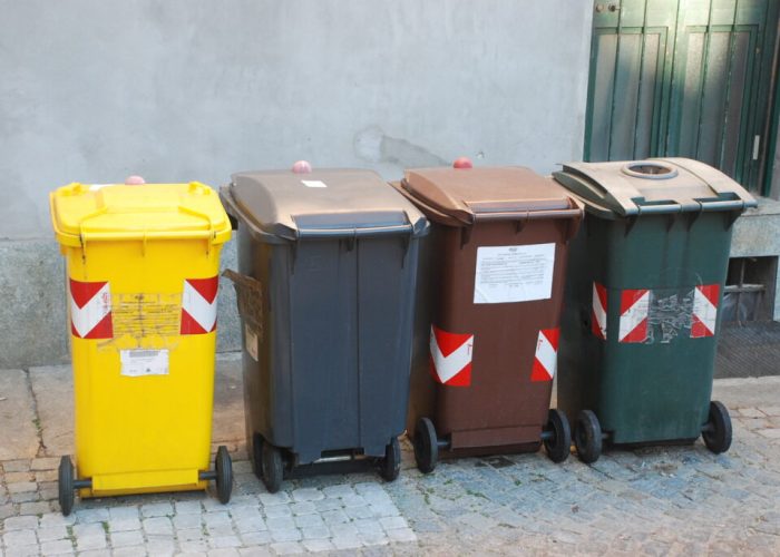 23 - verifica contenitori rifiuti