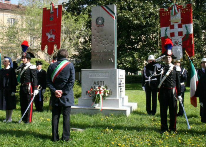 25 aprile, il corteo e il coro dei bambiniBrignolo: «Portatori dei valori della Resistenza»