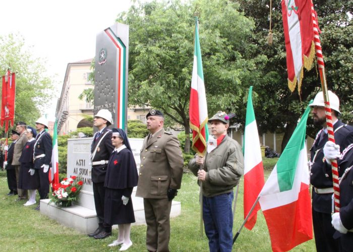 Un momento della celebrazione dello scorso anno al Sacrario dei Caduti