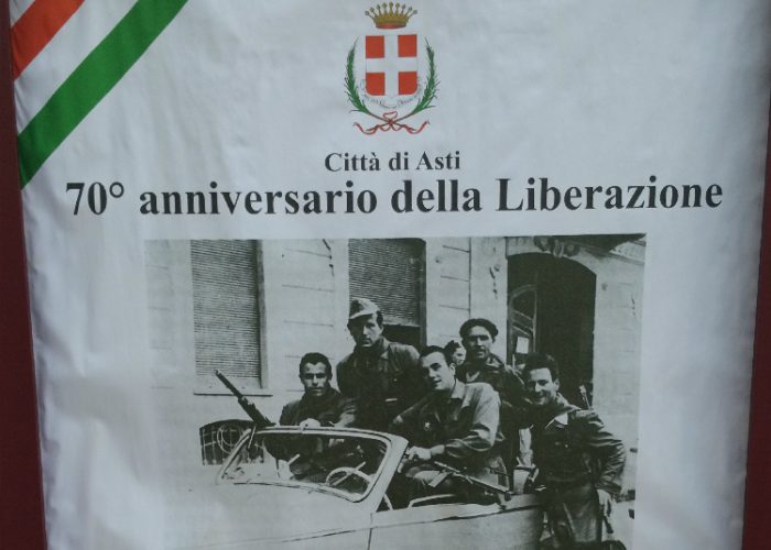 25 aprile: sui manifesti del Comuneil tricolore è stato invertito?