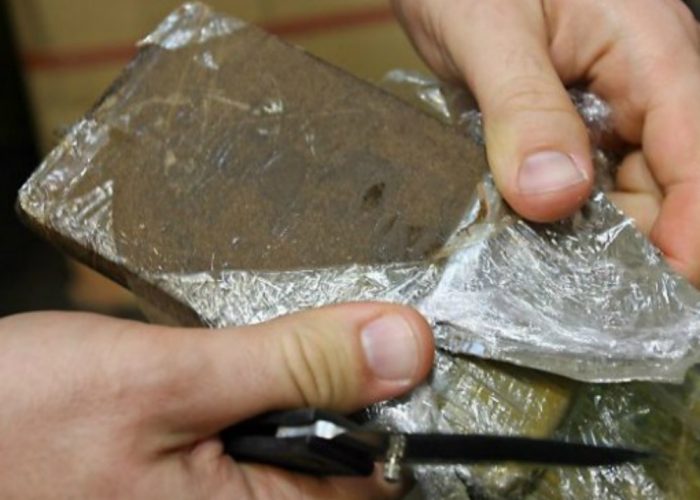 34 grammi di hashish in casa, denunciato un 25enne per detenzione e spaccio