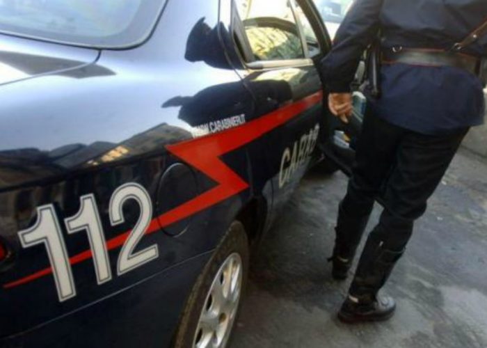 36enne in manette per oltraggio,resistenza e porto d'armi vietate