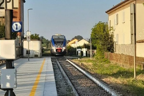 treno asti alba