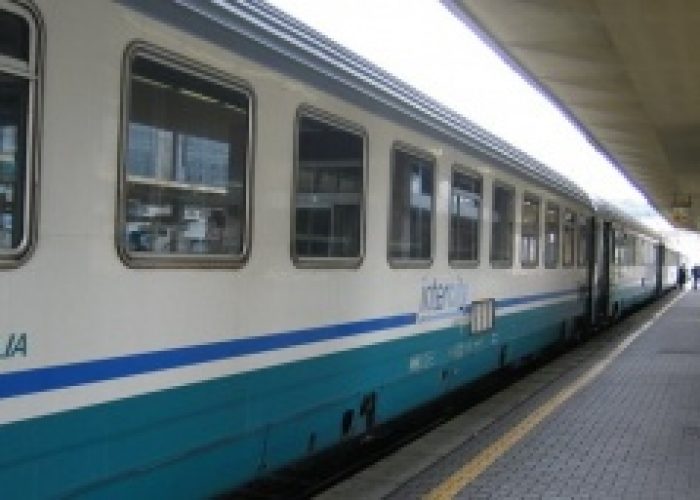 37enne perde la vita sotto il treno