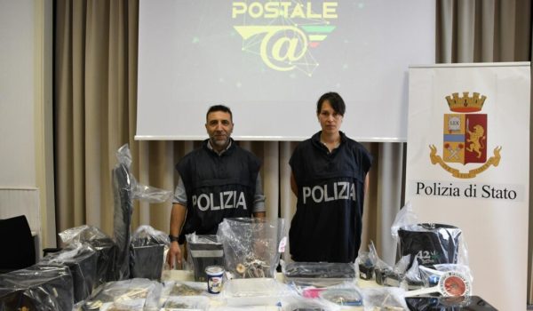 Foto Operazione Polizia Cibernetica