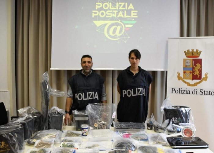 Foto Operazione Polizia Cibernetica