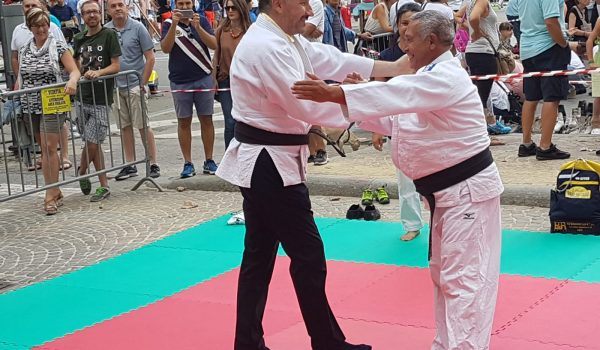 Il sindaco rasero sul tatami
