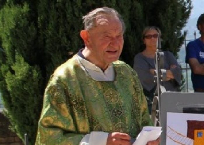 Addio a don Alessio, parroco di Castelnuovo Calcea