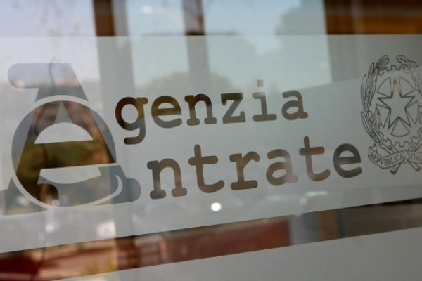 Agenzia Entrate, denunciati 13 furbetti