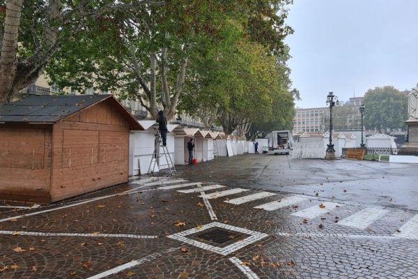 Allestimento Magico Paese di Natale 2023 piazza Alfieri1_risultato