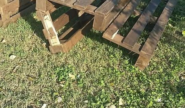 Arredi vandalizzati al parco Boncore