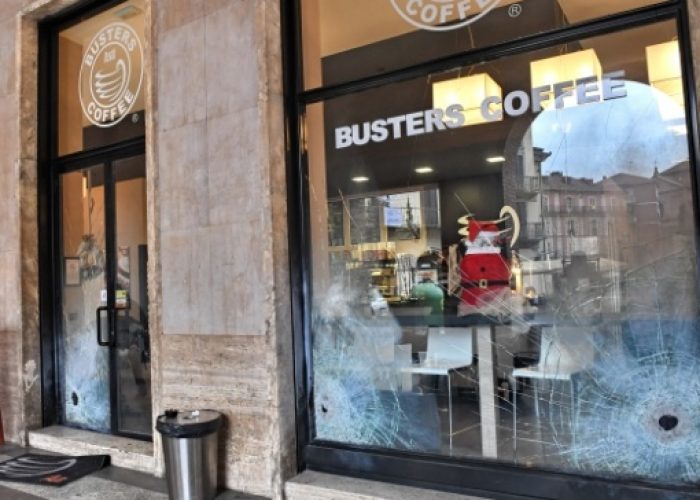 Asti, bombe carta contro Busters Coffee