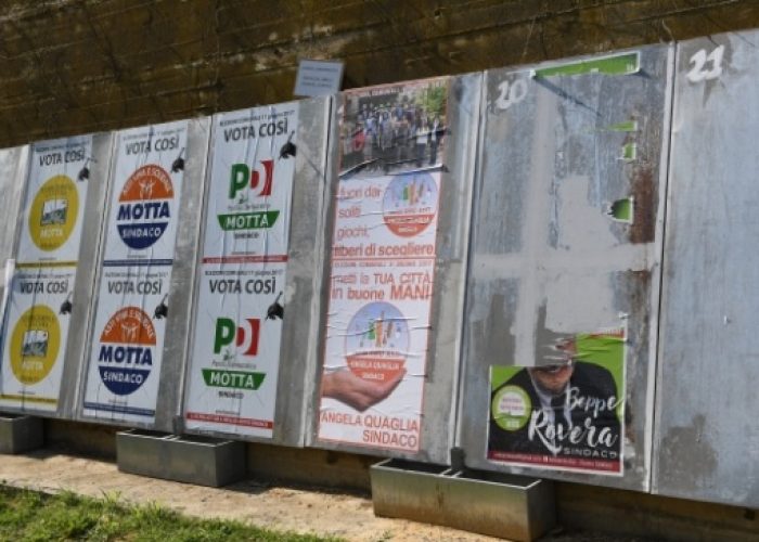 Asti: raid per strappare i manifesti elettorali