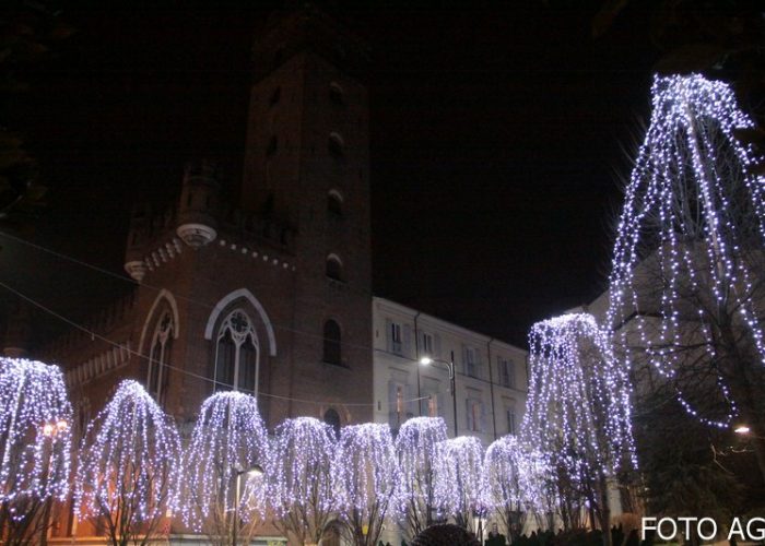 Asti-si-illumina-per-il-Natale-584eaedca14c61