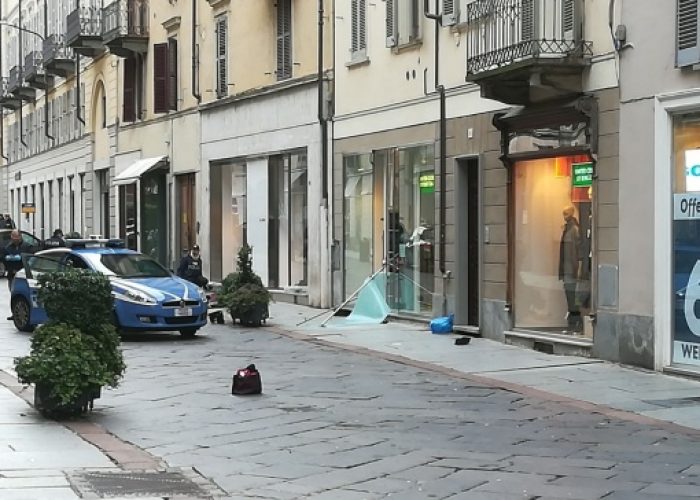Asti: spaccata con auto nel centro storico